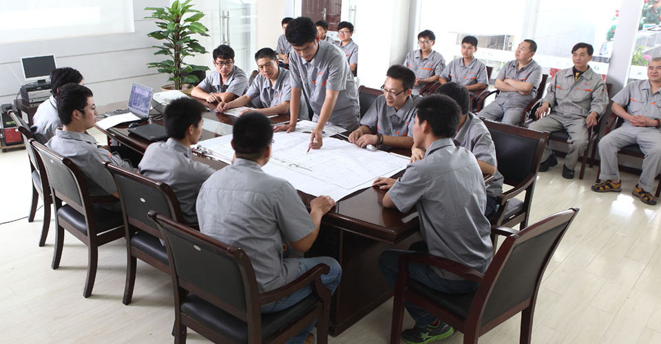 東泰灌裝設(shè)備廠(chǎng)技術(shù)研發(fā)團(tuán)隊(duì)